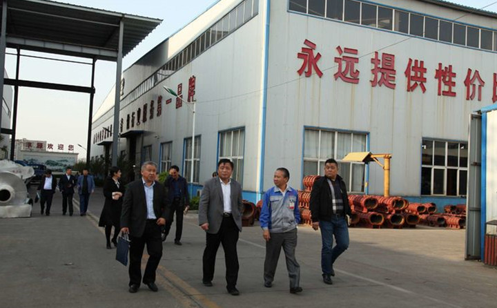 会后，企业家们参观金格瑞生产间