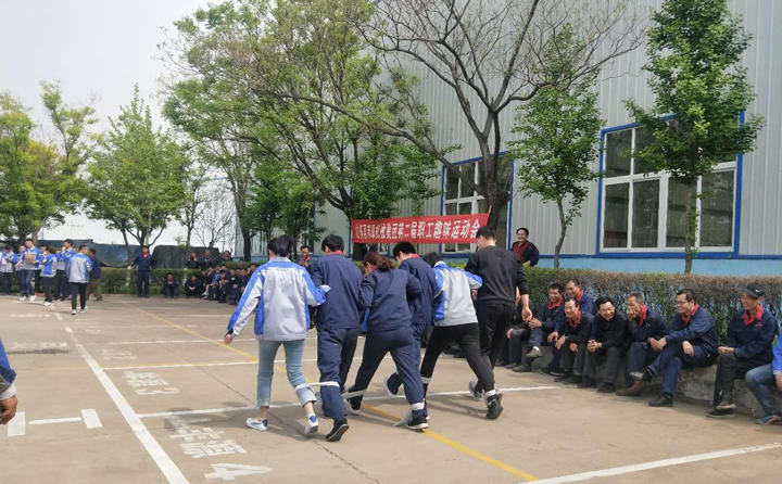 绑腿跑比赛