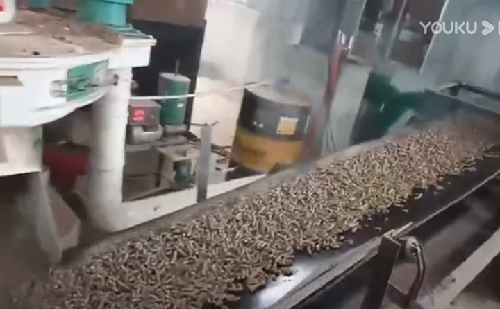 秸秆制粒机调试成功并正常生产
