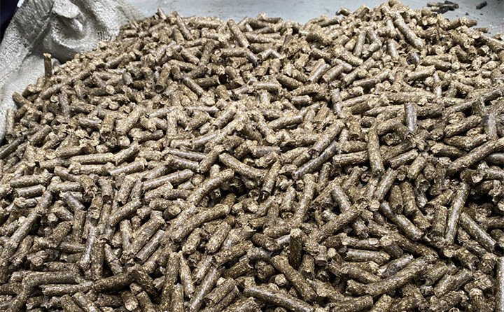 小麦秸秆还可以用秸秆颗粒机做成生物质燃料