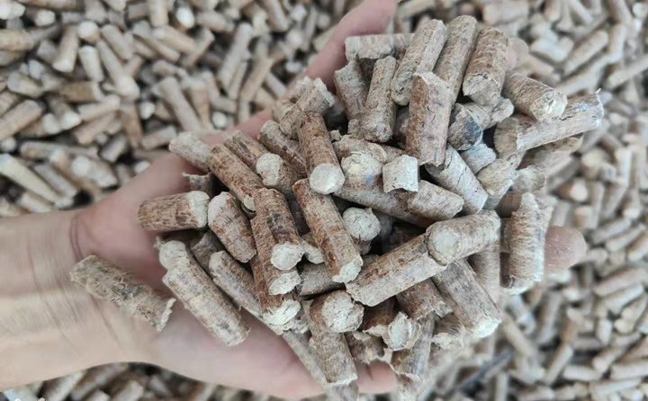 秸秆颗粒机械设备加工的生物质颗粒燃