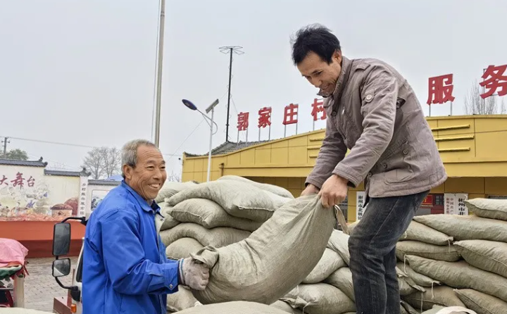 陕西省彬州市北极镇：清洁取暖让群众温暖过冬